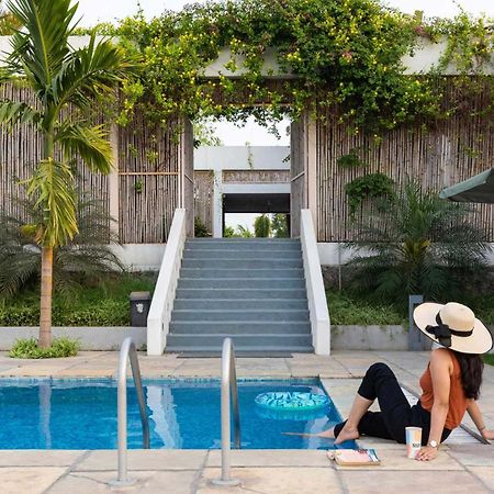 Open House By Stayvista - Nestled In Nature, Featuring A Swimming Pool & Expansive Lawn For A Serene Retreat Shikrapur المظهر الخارجي الصورة