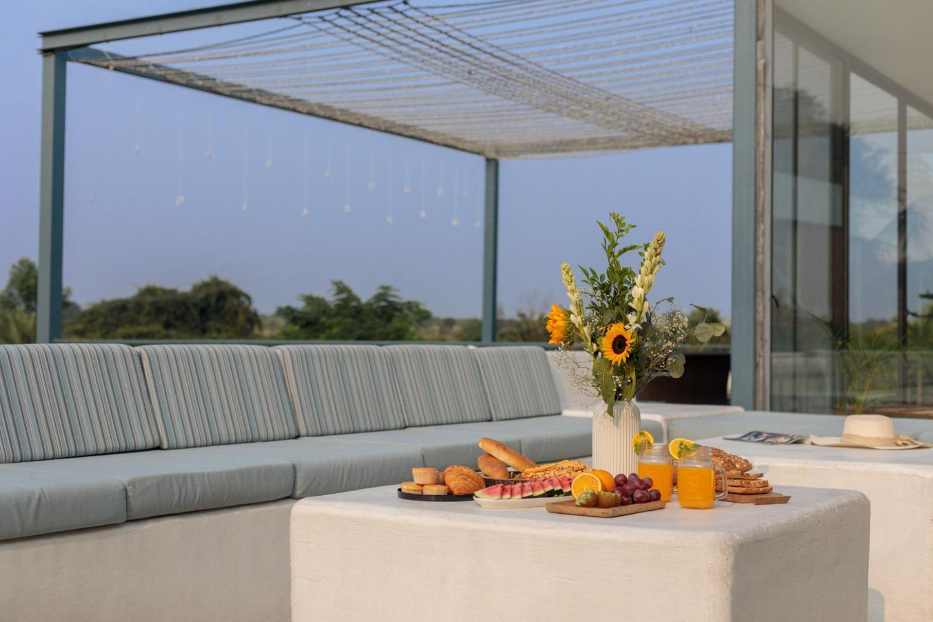 Open House By Stayvista - Nestled In Nature, Featuring A Swimming Pool & Expansive Lawn For A Serene Retreat Shikrapur المظهر الخارجي الصورة