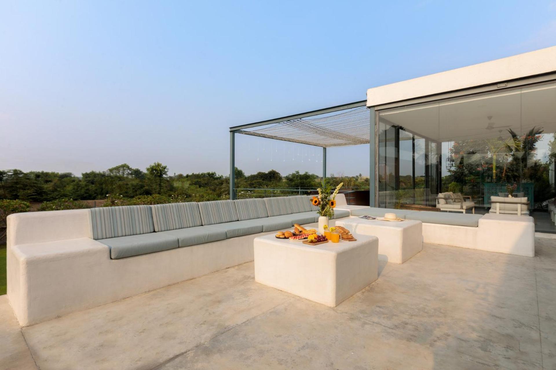 Open House By Stayvista - Nestled In Nature, Featuring A Swimming Pool & Expansive Lawn For A Serene Retreat Shikrapur المظهر الخارجي الصورة