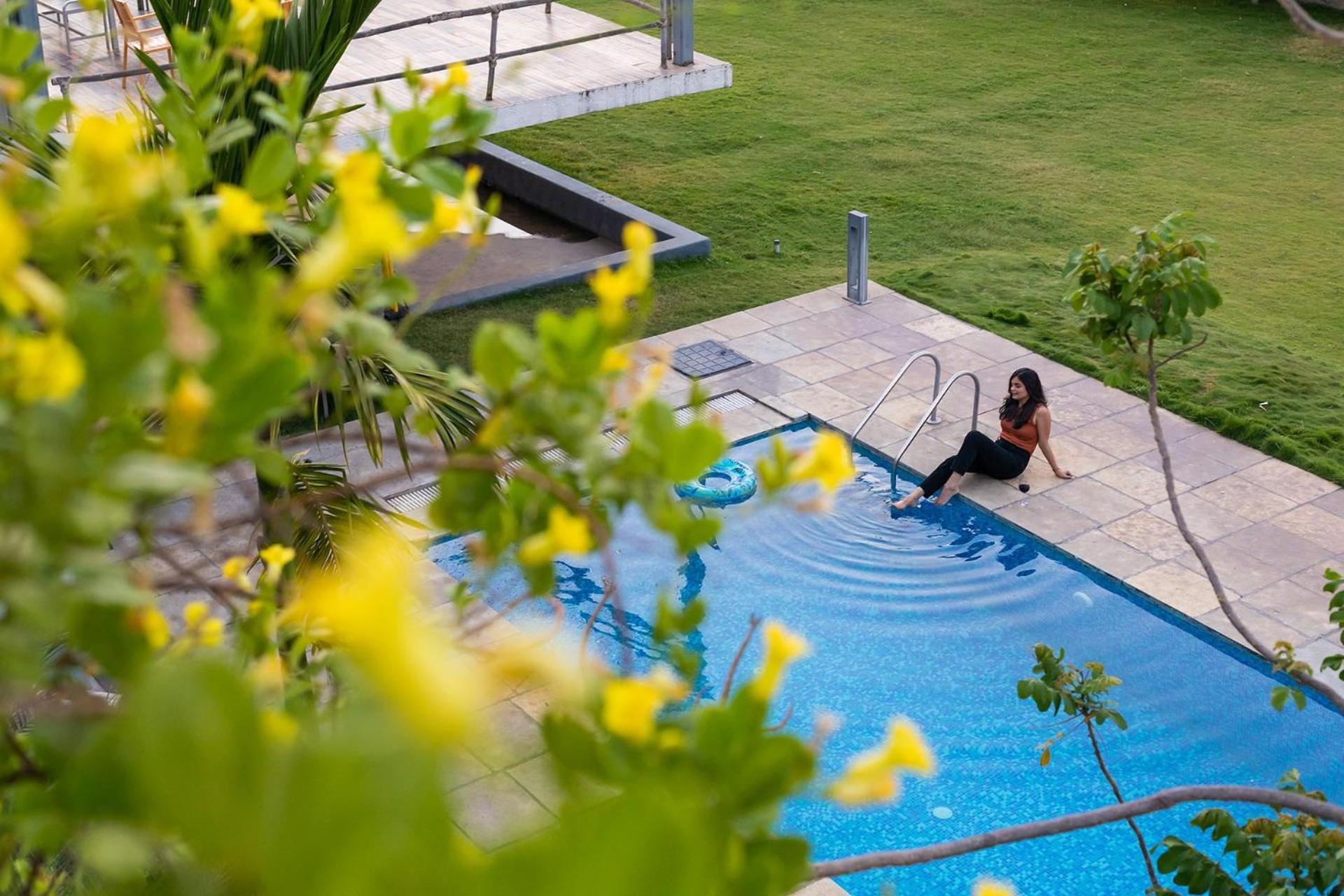 Open House By Stayvista - Nestled In Nature, Featuring A Swimming Pool & Expansive Lawn For A Serene Retreat Shikrapur المظهر الخارجي الصورة