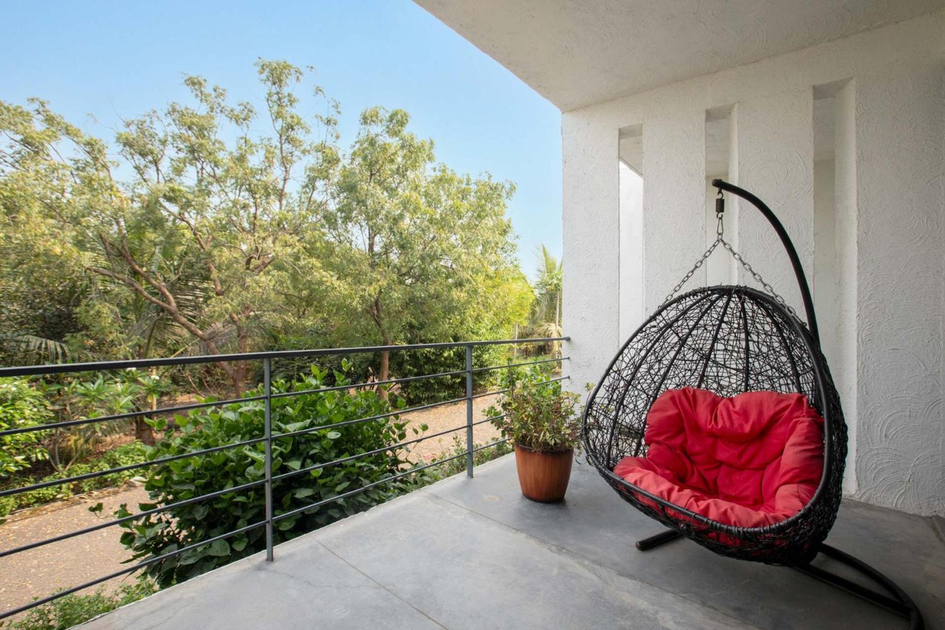 Open House By Stayvista - Nestled In Nature, Featuring A Swimming Pool & Expansive Lawn For A Serene Retreat Shikrapur المظهر الخارجي الصورة